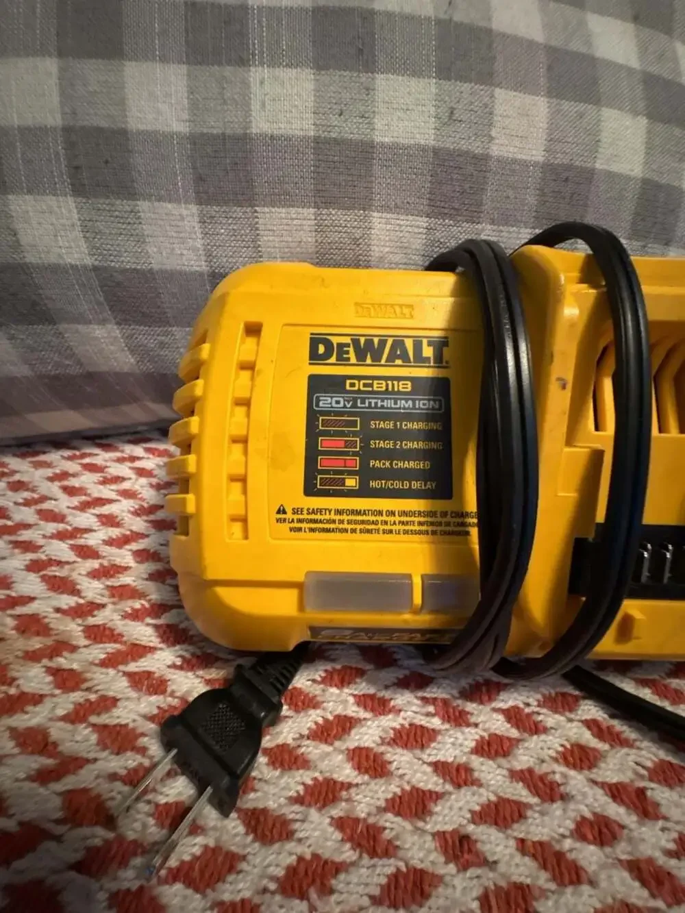 DeWalt DCB118 20V MAX 8 Amp Fast Battery Charger